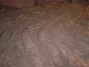 Lava solidificada<br> en el interior de las cuevas volcánicas